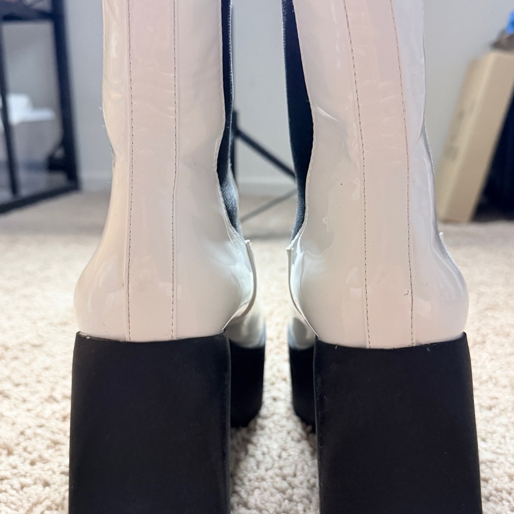 Steve Madden white patent teaser platform boots - Picture 3 of 6